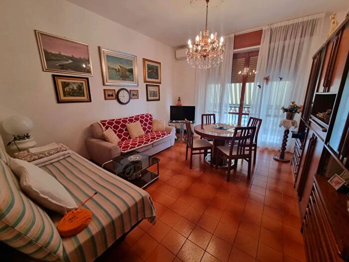 Appartamento trilocale in vendita in Via Buozzi, Limbiate