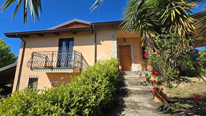Casa con 8 locali in vendita in Corso Italia, Rende