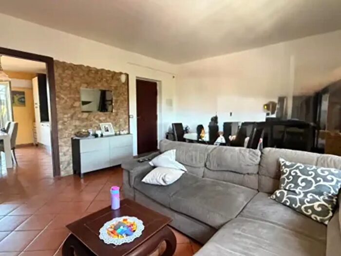 Appartamento quadrilocale in vendita in Via Francesco E Leonardo Toscano, Giarre