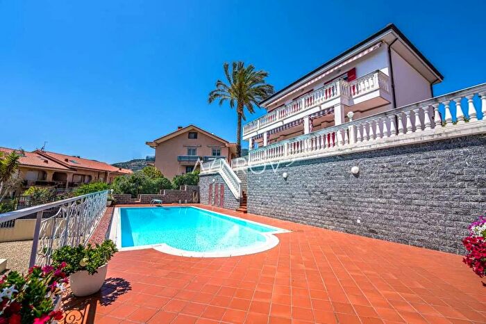 Casa quadrilocale in vendita in Sanremo