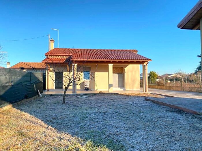 Casa quadrilocale in vendita in Mira