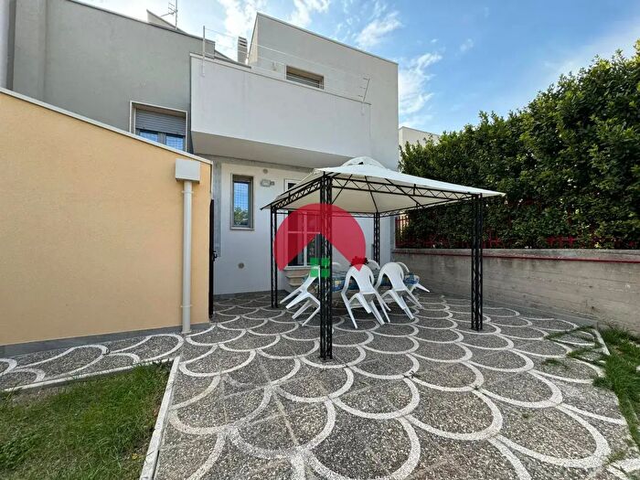 Casa quadrilocale in vendita in Via Monsignor di Macco, Matera