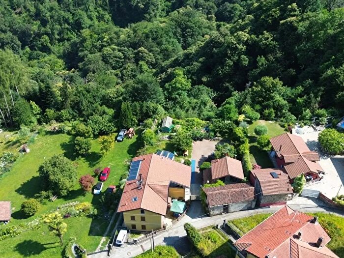 Casa con 13 locali in vendita in Via Giorgetti, Brissago Valtravaglia