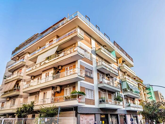 Appartamento con 5 locali in vendita in Via Attilio Friggeri, Roma