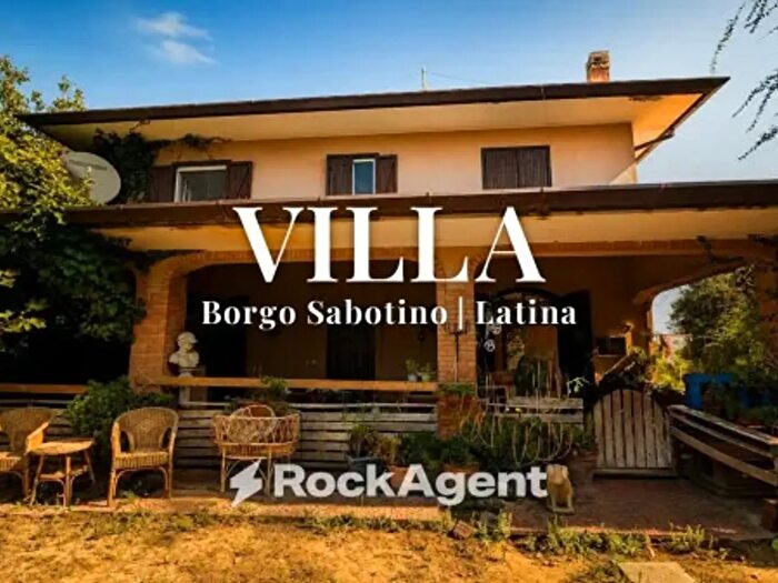 Casa con 6 locali in vendita in Strada del Pantanello, Latina