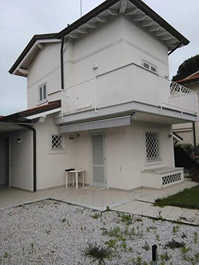 Casa trilocale in vendita in Via Ammiraglio Morin a, Forte Dei Marmi