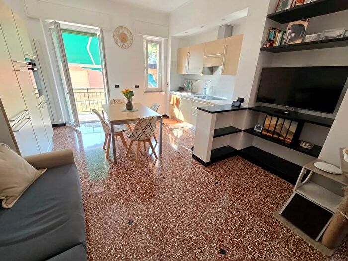 Appartamento con 5 locali in vendita in Via Villini Ambrogio Negrone, Genova