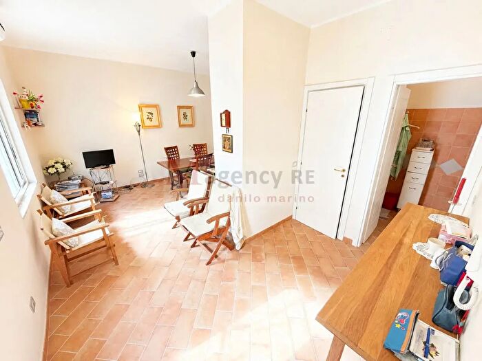 Appartamento trilocale in vendita in Via Monte Bianco, Bova Marina