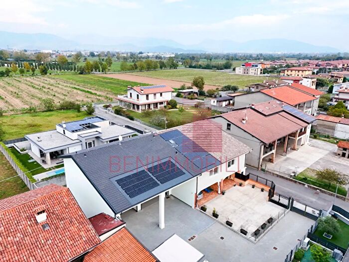 Casa quadrilocale in vendita in Via Brescia, Travagliato