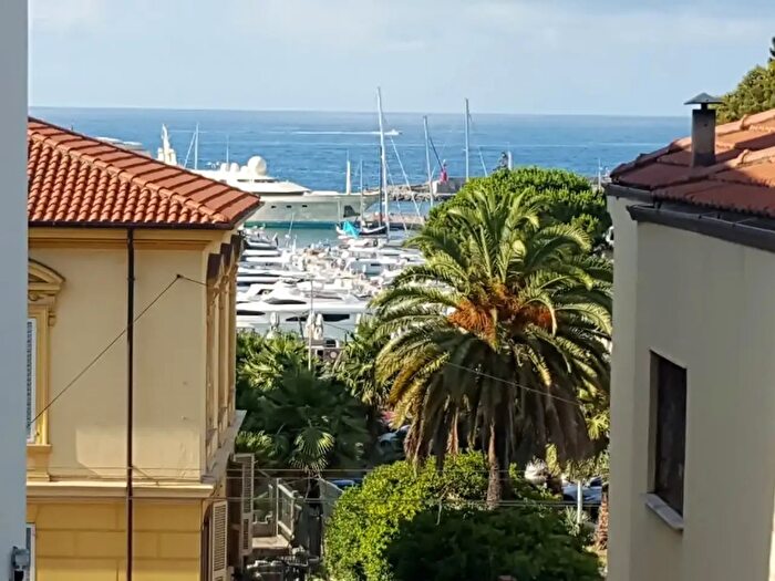 Appartamento quadrilocale in vendita in Via delle Magnolie, Sanremo