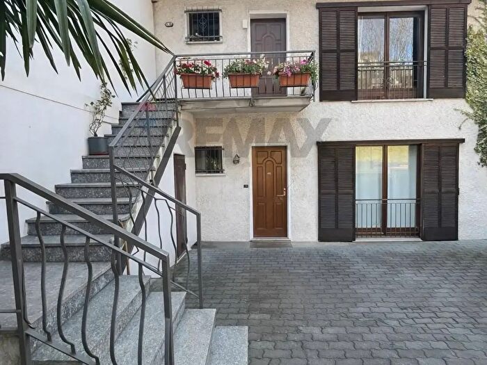 Appartamento trilocale in vendita in Via Montegrino, Luino