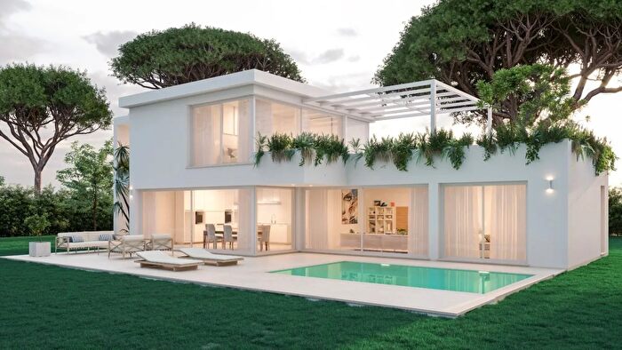 Casa con 9 locali in vendita in Via Pisanica, Pietrasanta