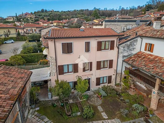 Casa con 6 locali in vendita in Via Aleardo Aleardi, SantAmbrogio Di Valpolicella