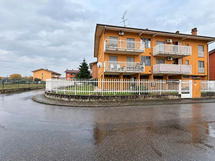Appartamento trilocale in vendita in Via G Varalda d, Asigliano Vercellese