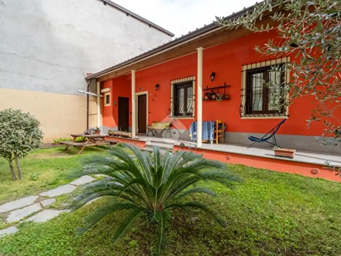 Appartamento trilocale in vendita in Via Borgone, Torino