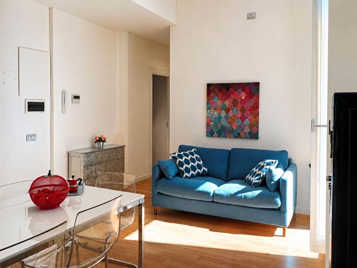 Appartamento trilocale in affitto in Via Legnano, Moscova, Milano