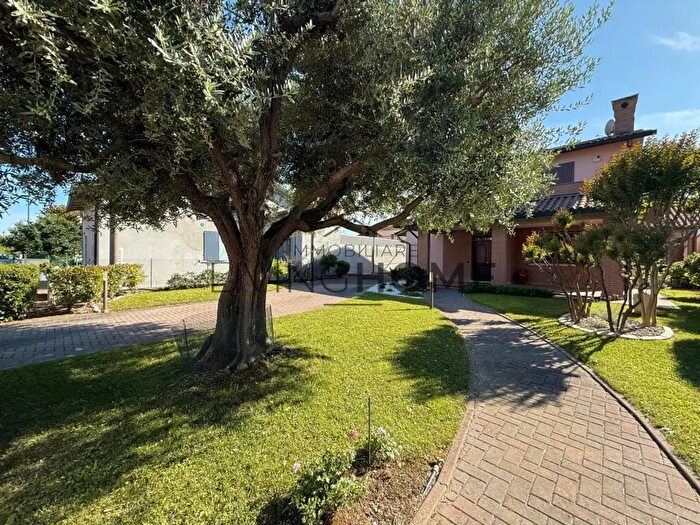 Casa con 7 locali in vendita in Ravenna