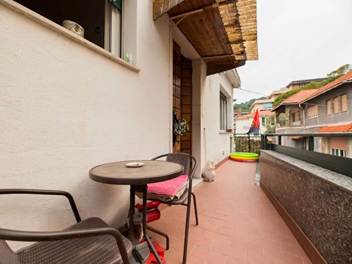 Appartamento trilocale in vendita in Via Giulia De Vincenzi, Genova