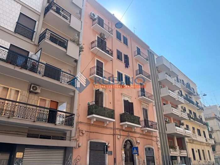 Appartamento trilocale in vendita in Via Giovanni Bovio, Bari