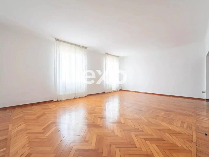 Appartamento con 6 locali in vendita in Via G da Cermenate, Milano