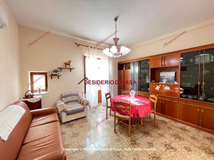 Appartamento trilocale in vendita in Via Vittorio Emanuele, Cefalu