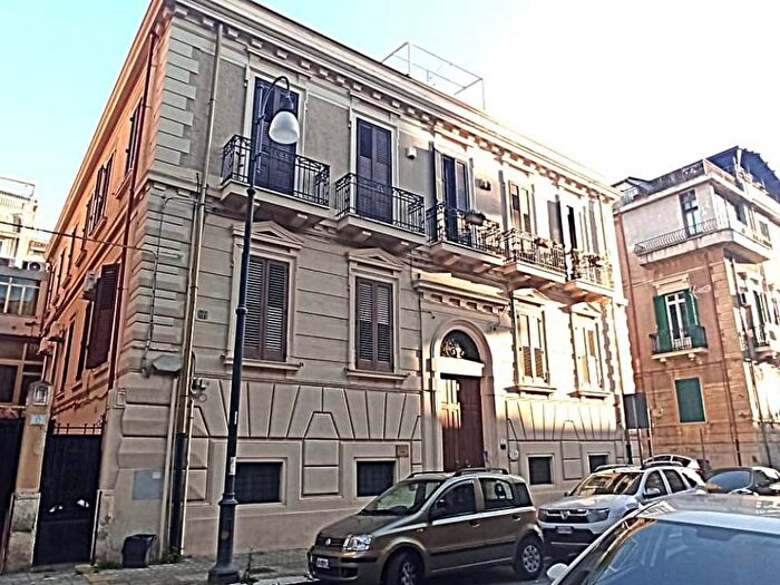 Appartamento quadrilocale in affitto in Via Filippini, Centro Storico, Reggio Calabria