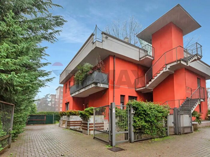 Appartamento con 7 locali in vendita in Via Primaticcio B, Milano