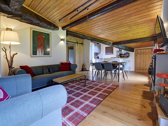 Casa con 5 locali in affitto in Via Condemines, Morgex