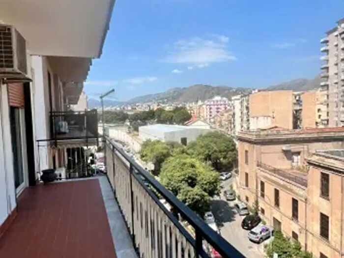 Appartamento trilocale in vendita in Corso Pietro Pisani, Palermo