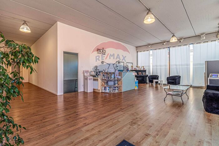 Casa con 8 locali in vendita in Via Cascine, Vigliano Biellese