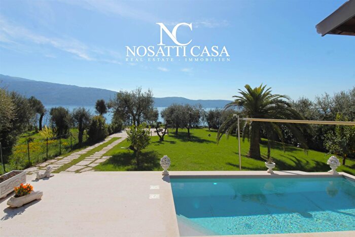 Casa quadrilocale in vendita in Via della Libertà, Gargnano