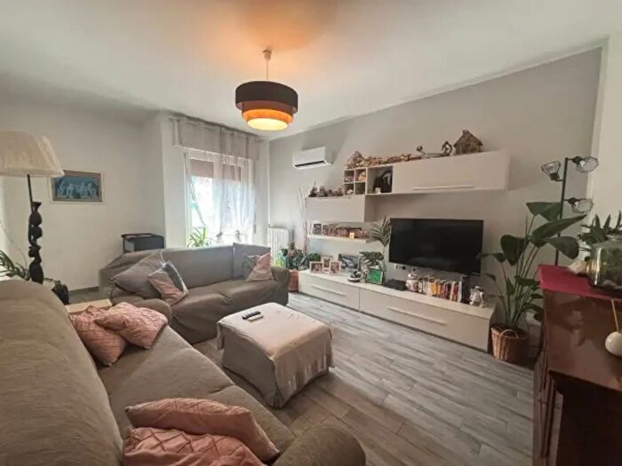 Appartamento trilocale in vendita in Via Solone, Monza