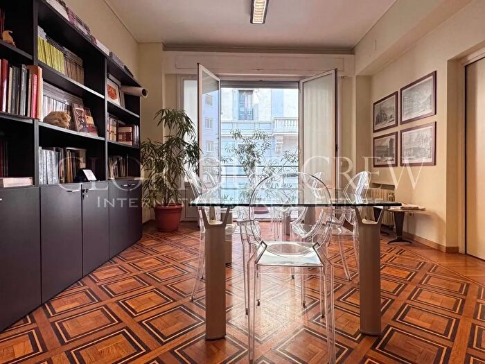 Appartamento con 8 locali in vendita in Via Giovanni Marradi, Milano