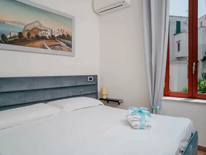 Appartamento trilocale in affitto in Via Stella, Napoli