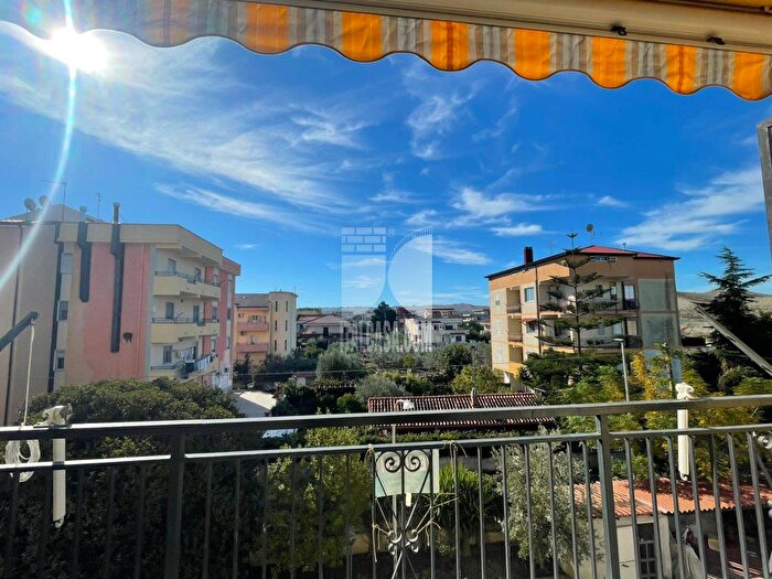 Appartamento quadrilocale in vendita in Via Thailandia, Crotone