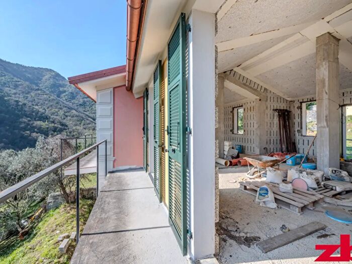 Appartamento con 6 locali in vendita in Via Posato, Avegno