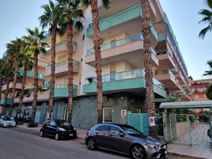 Appartamento quadrilocale in vendita in Via Lorenzo Bonomo, Trani