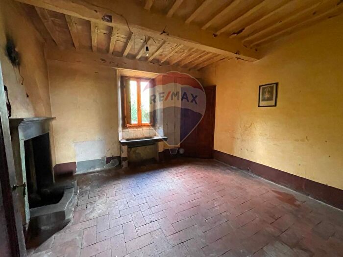 Casa con 6 locali in vendita in Via Vetteglia, Bagni Di Lucca