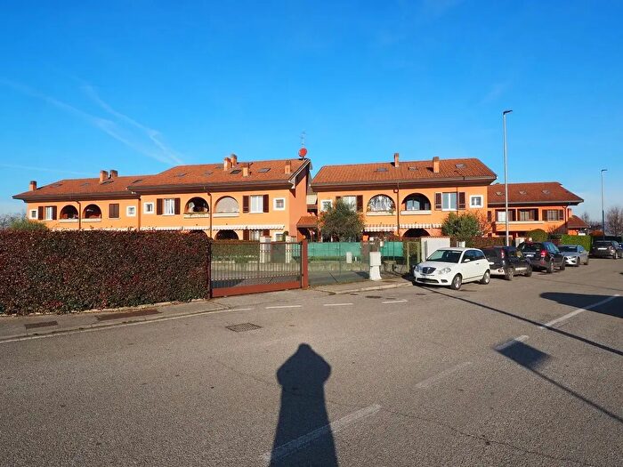 Appartamento quadrilocale in vendita in Via Luigi Pirandello, Inzago