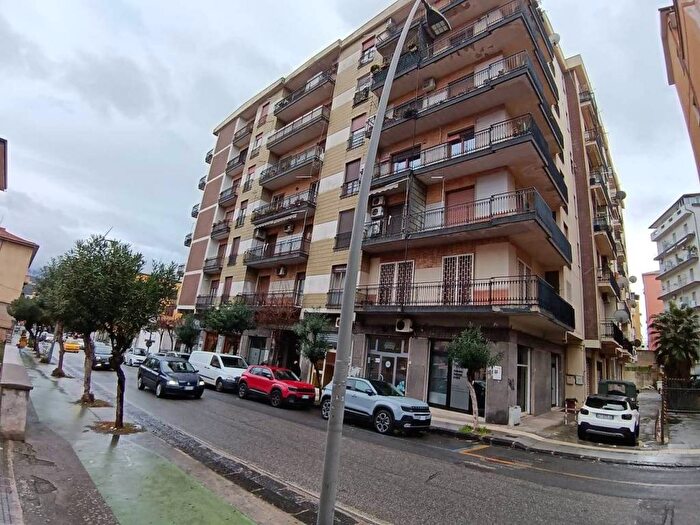 Appartamento trilocale in affitto in Via Francesco Simonetta, Centro, Cosenza