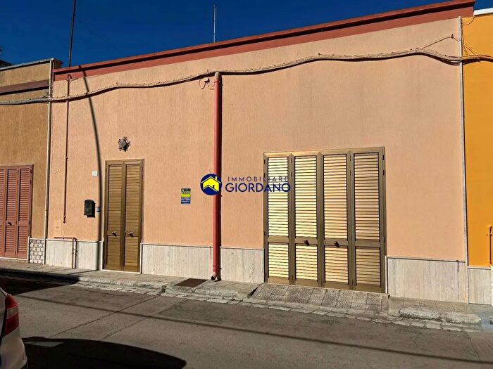 Casa con 7 locali in vendita in Via Einaudi, Squinzano