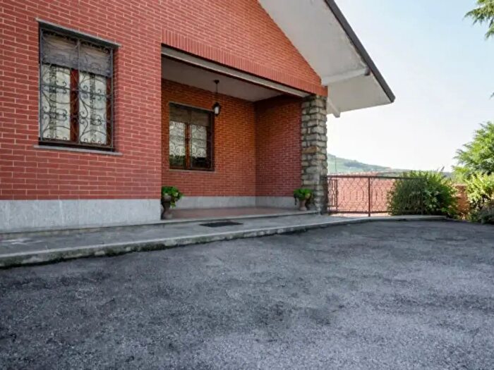 Appartamento con 6 locali in vendita in Via Moncucco, Santo Stefano Belbo