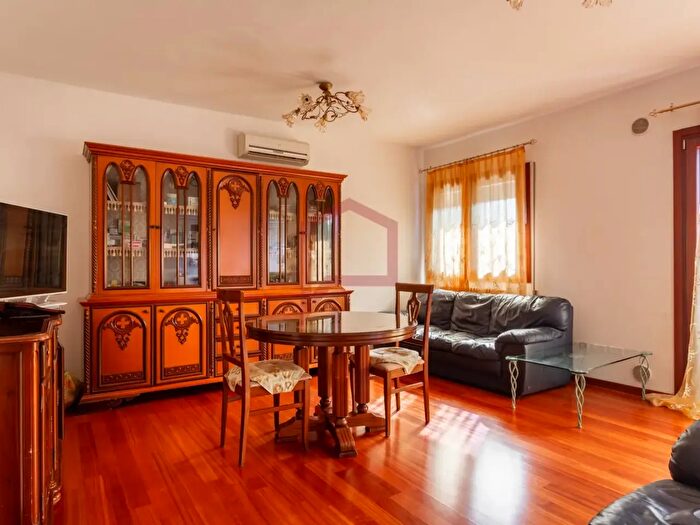 Appartamento trilocale in vendita in Mestre, Venezia