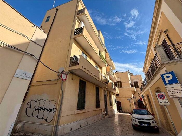 Appartamento trilocale in affitto in Via Dei De Balzo, Centro Storico, Brindisi