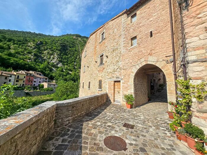 Casa con 7 locali in vendita in Via Brancaleoni, Piobbico