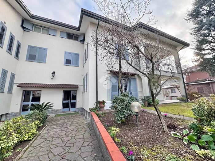 Appartamento trilocale in affitto in Strada Statale dei Giovi, Binasco