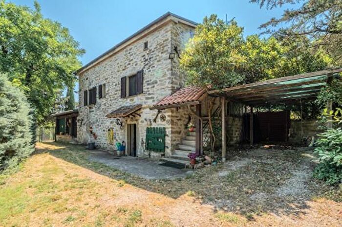 Casa con 6 locali in vendita in Frazione Candeggio, Citta Di Castello