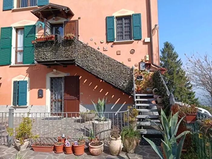 Appartamento trilocale in vendita in Via Giardini Nord, Serramazzoni