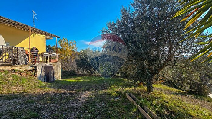 Casa con 8 locali in vendita in Via Valle Monte, Spoltore