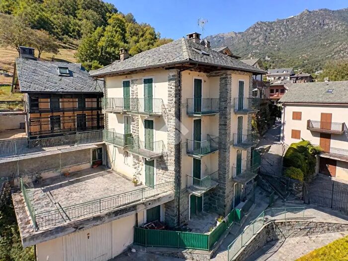 Appartamento bilocale in vendita in Via Ezio Vanoni, Chiesa In Valmalenco